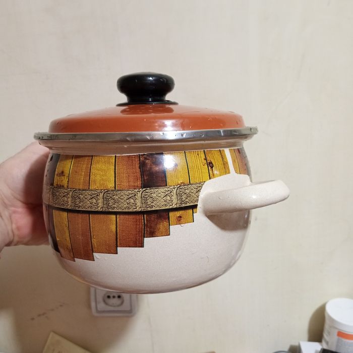 Кастрюля в отличном состоянии  2,5литра