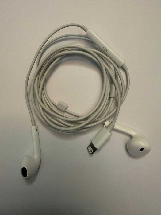 Fones Apple (modelo antigo)