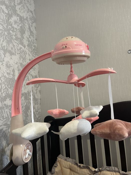 Мобіль на колиску