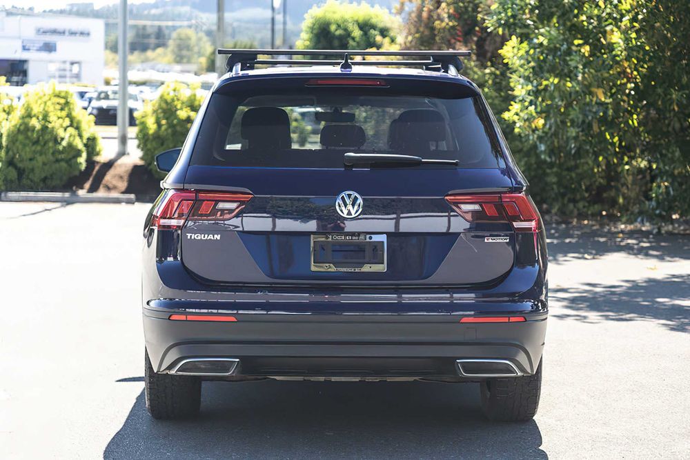 Volkswagen Tiguan      2021