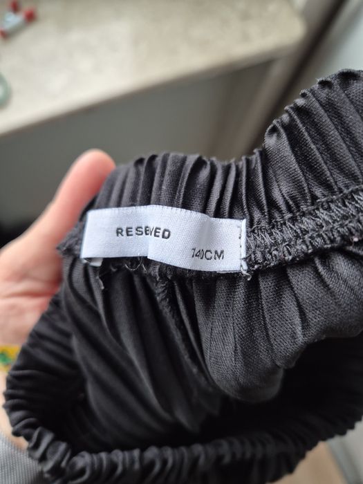 Plisowane spodnie kuloty Reserved 140 używane czarne