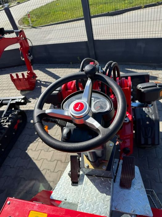 Ładowarka kołowa silnik KUBOTA udźwig 700 kg łyżka widły transport