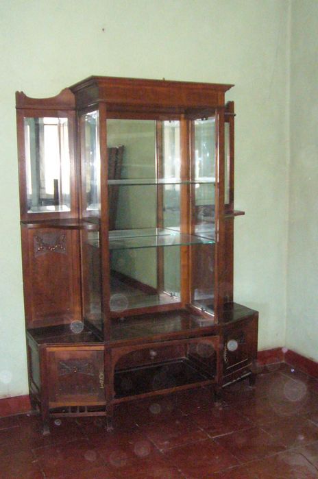 Mobilia de sala de jantar arte nova