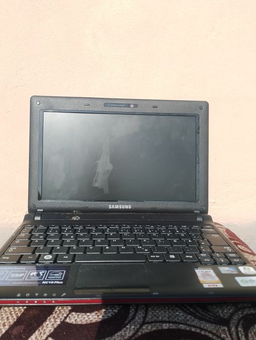 Нетбук б/у майже новий .