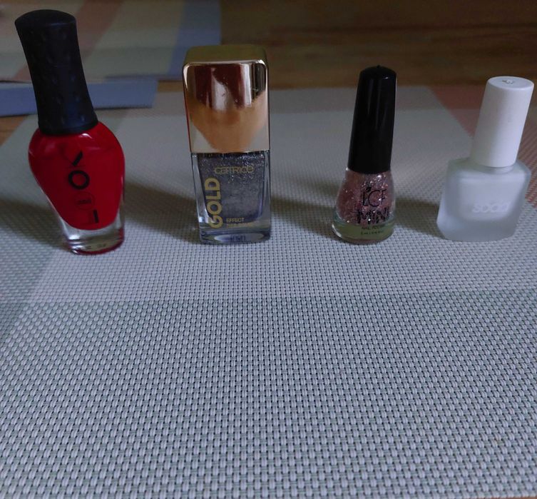 Лак для нiгтiв б/у