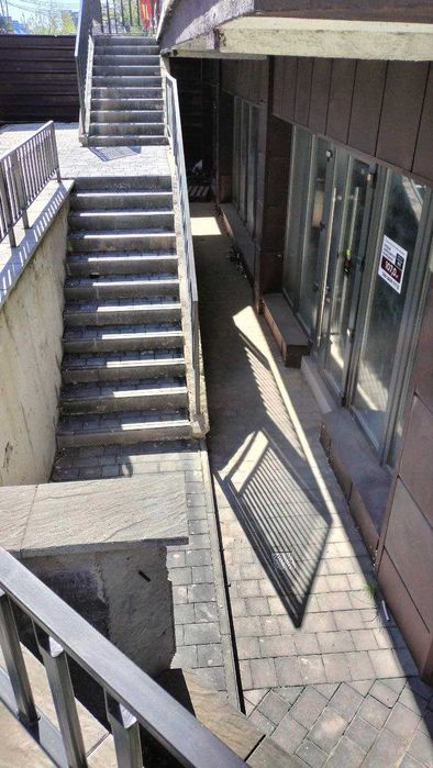 Дешева комерція в центральній частині Івано-Франкіська