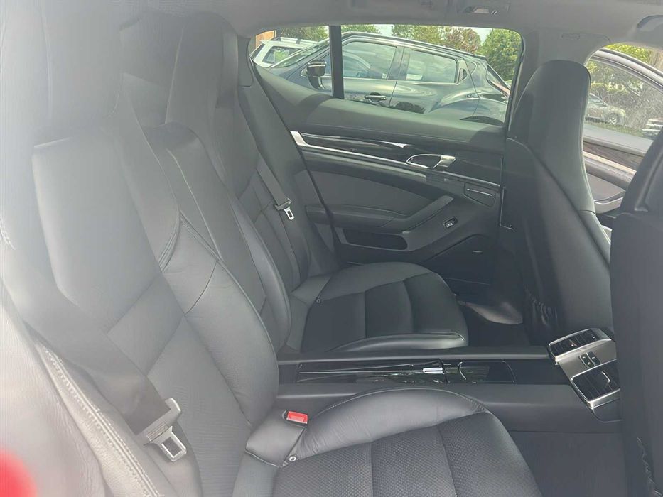 Porsche Panamera 4S      2015