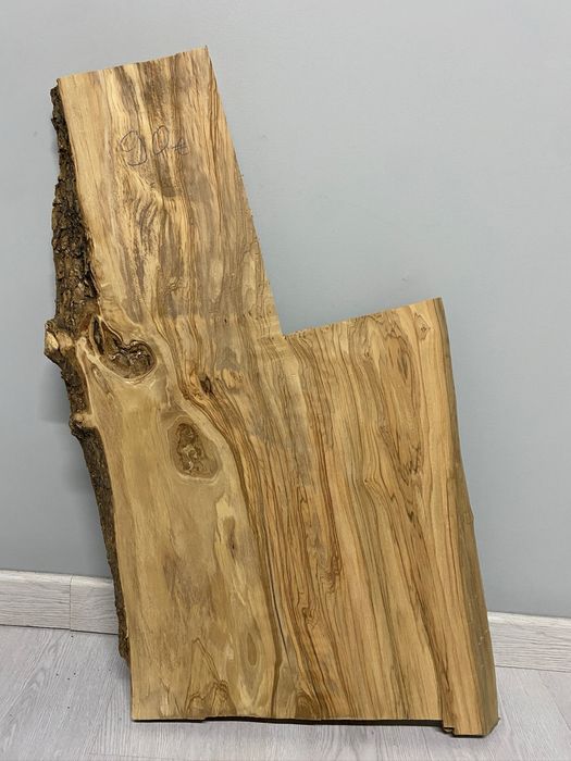 Tábua de oliveira.  Peça unica.