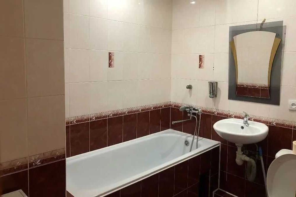 2х кімнатна на вул.Інститутській, 2й поверх, 47м2. Гарний стан!