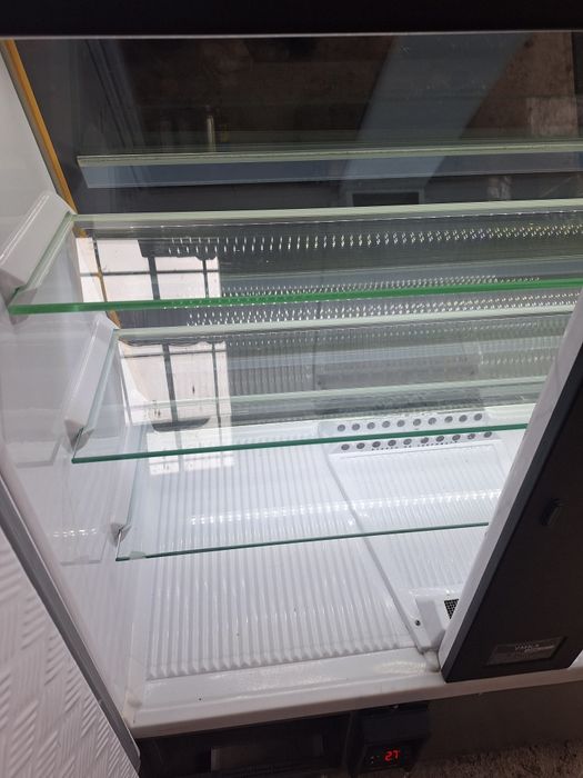 Холодильна вітрина Умка 1.2м