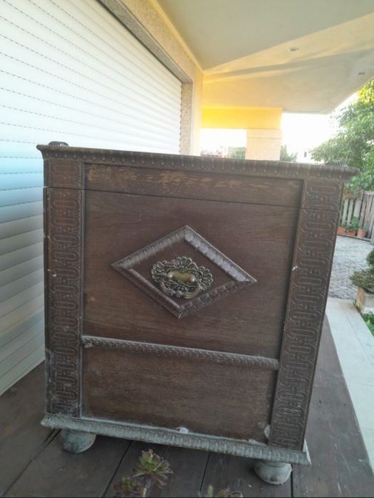 Baú arca de arrumações antigo