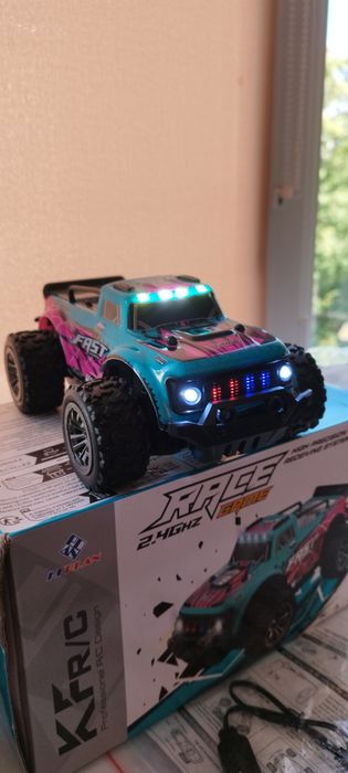 Радіокерована Позашляховик-машинка 1:16 з LED(Різні Варіанти)