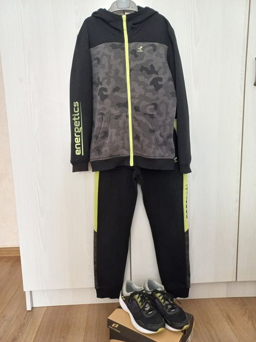 Продам спортивний костюм