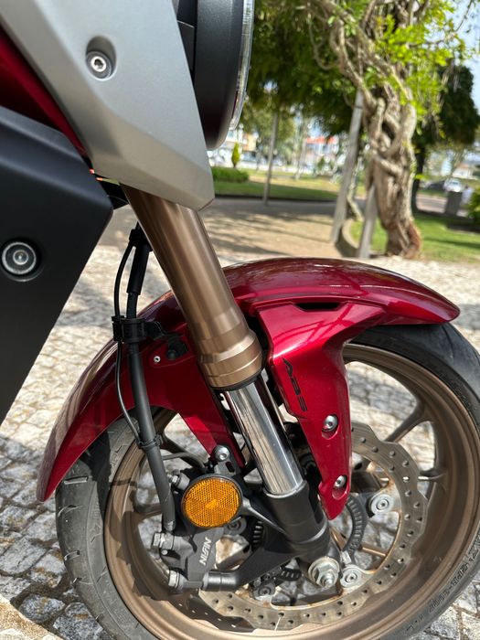 Mota Honda Cb125r vermelha 2023