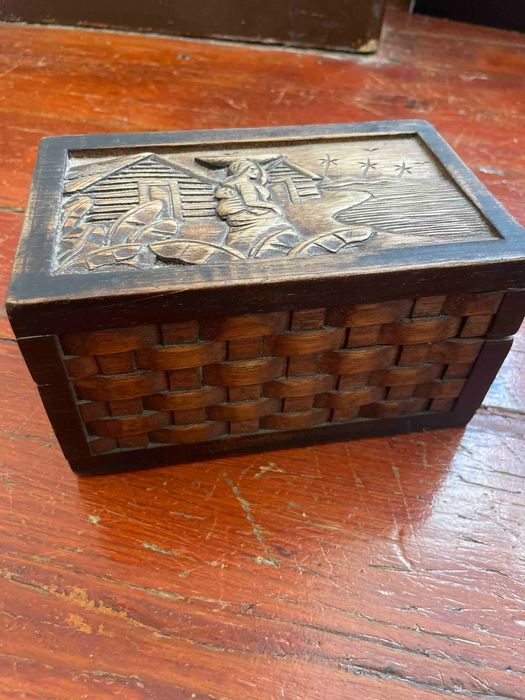 Pequena caixa de jóias artesanal