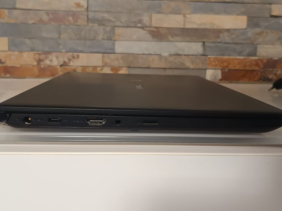 Toshiba Dynabook / i3-10110U  / 16GB RAM / NVMe 256GB