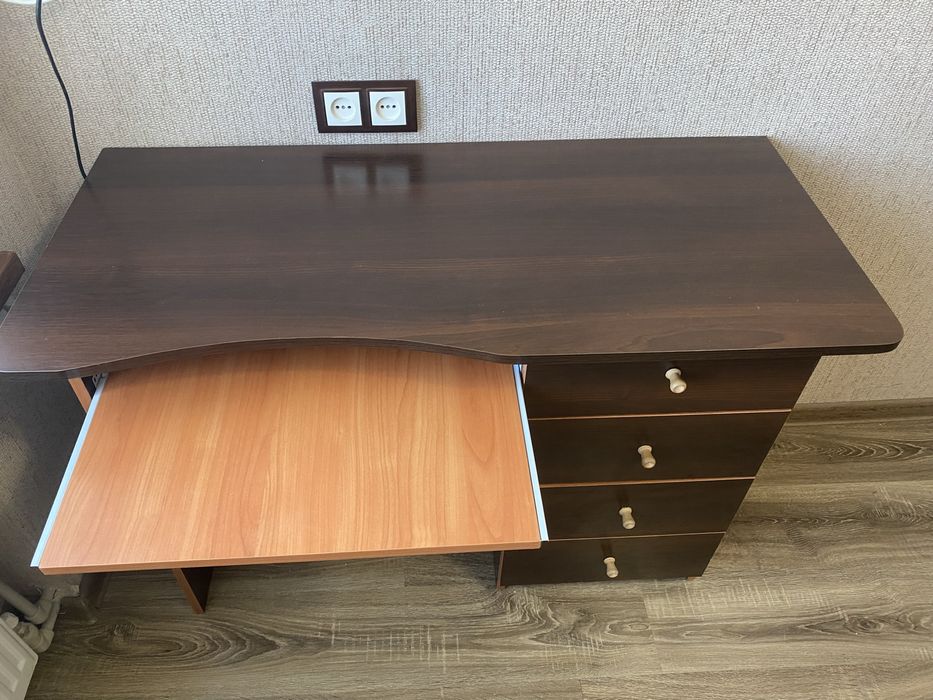 Стіл компʼютерний-письмовий