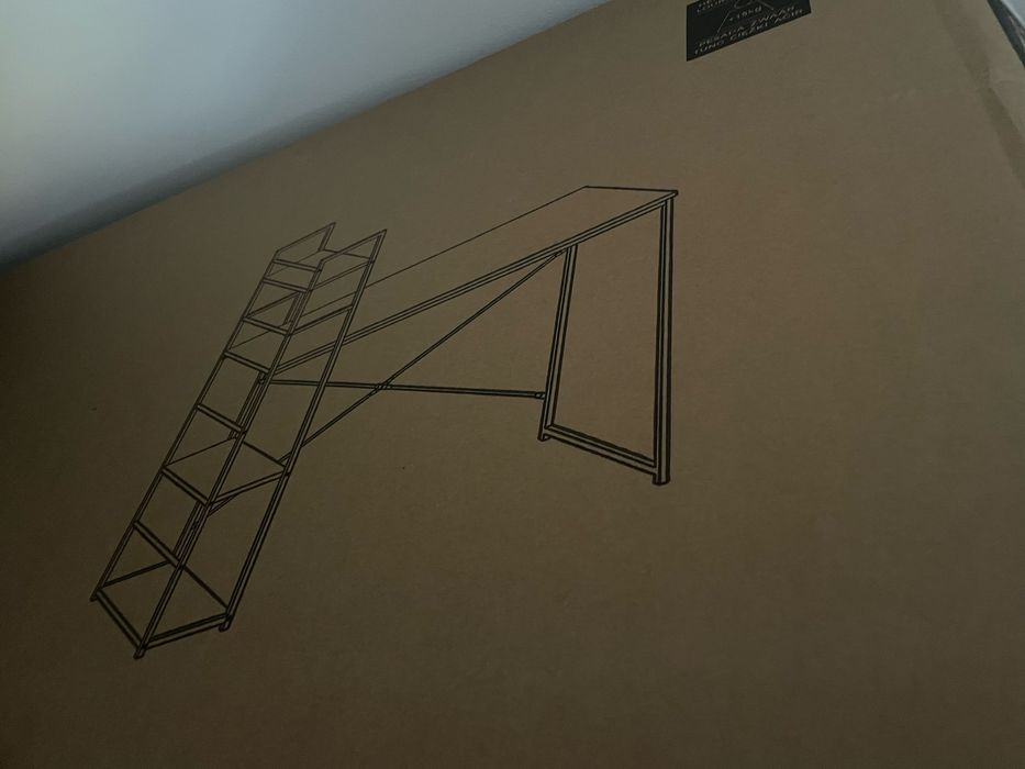 Biurko czarne loft z regałem na książki.