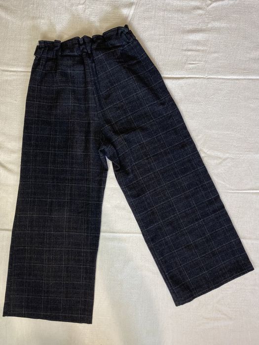 Кюлоти на дівчинку підлітка