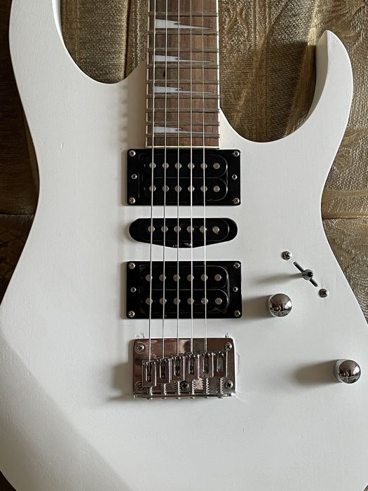 Электрогітара Ibanez суперстрат hsh