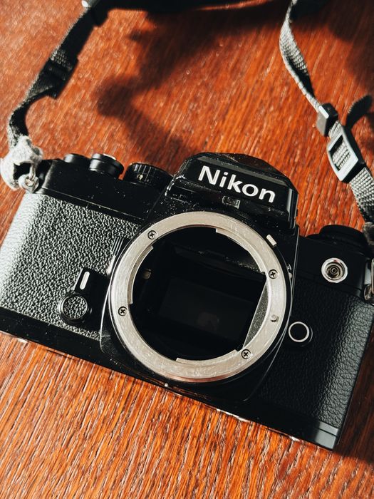 Nikon FE kultowa analogowa lustrzanka 35 mm
