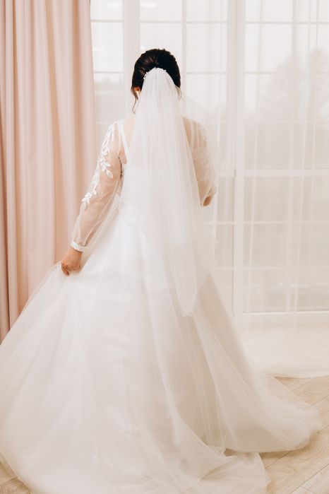 Продам весільну сукню не пересилаються  розмір 44-46