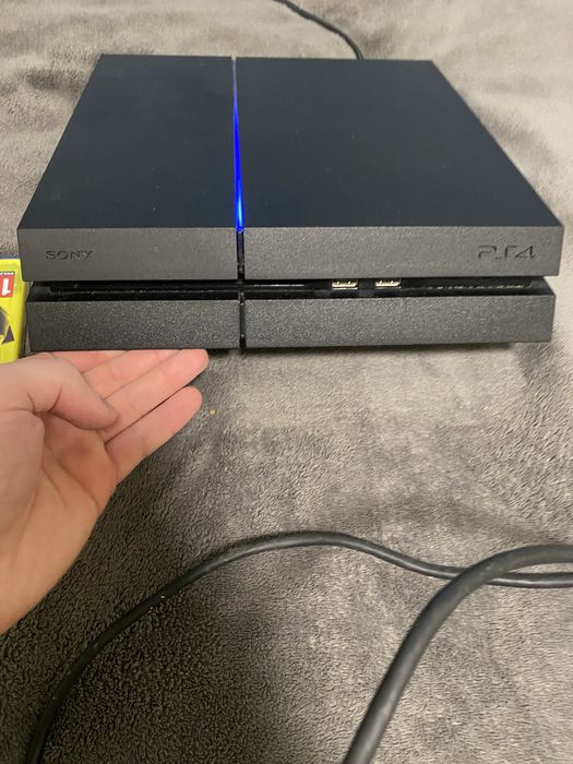 Продаю SONY PS 4