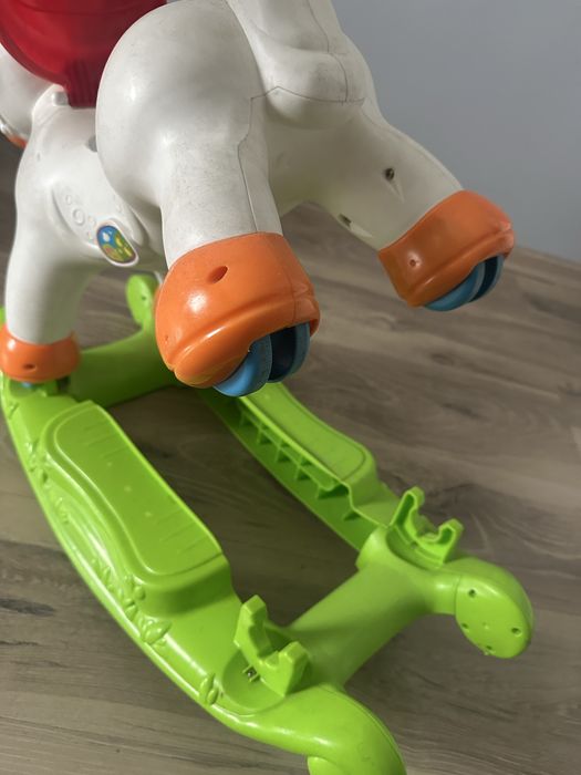 Konik na biegunach dla dziecka