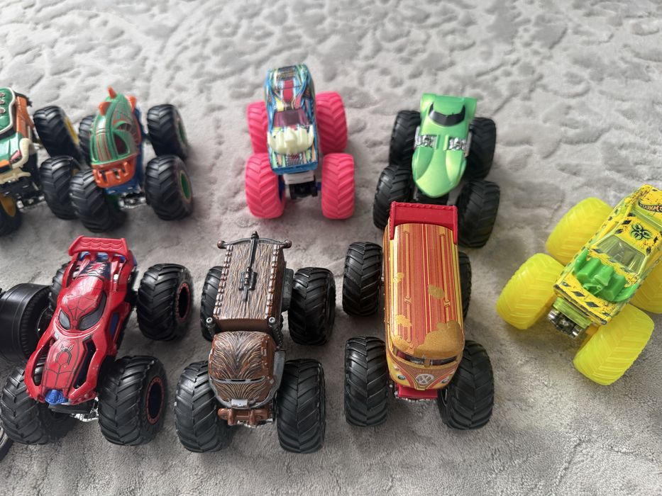 Машинки позашляховикиMonster TrucksHot Wheels