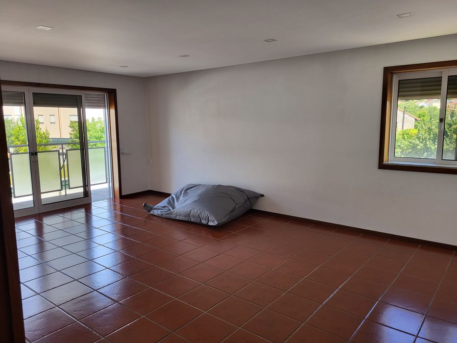 T3 com Terraço em 1°andar, Garagem e Vista para a Penha – 134 m² – Creixomil, Guimarães