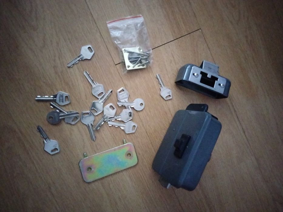 Fechadura de entrada de prédio64750585723266124