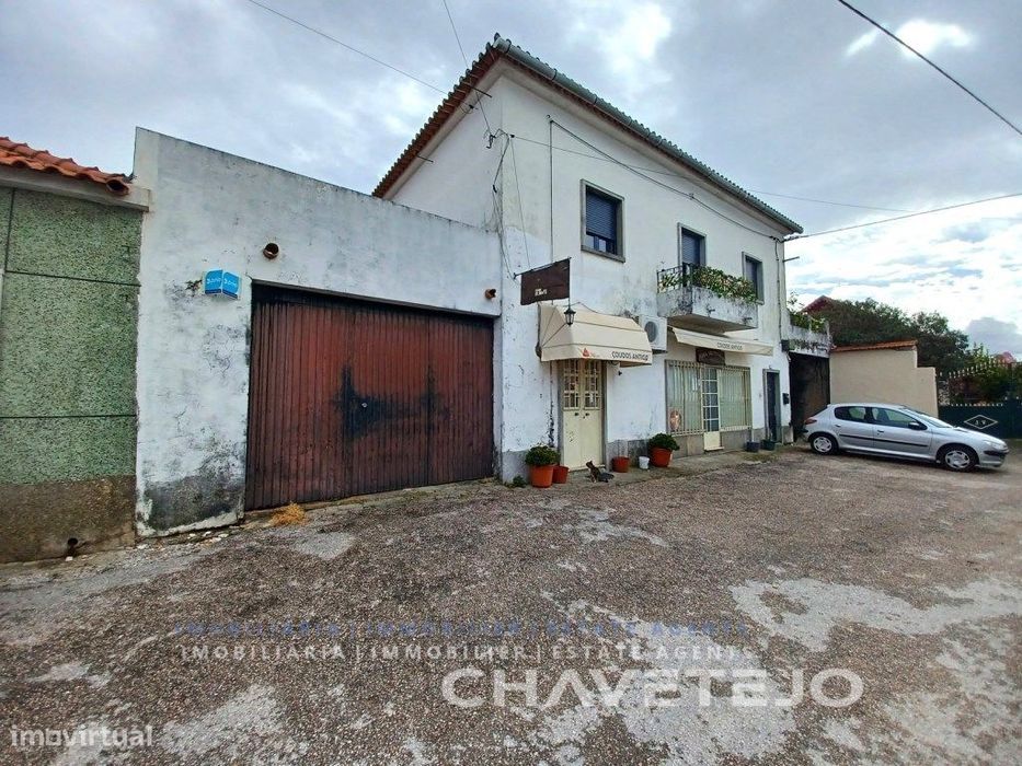 Casa para habitação e comércio e dependência agrícola com terreno e...