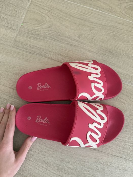 Рожеві сланці Barbie