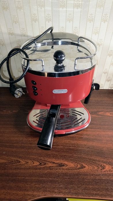 Кофеварка Delonghi  ECO310 рожковая