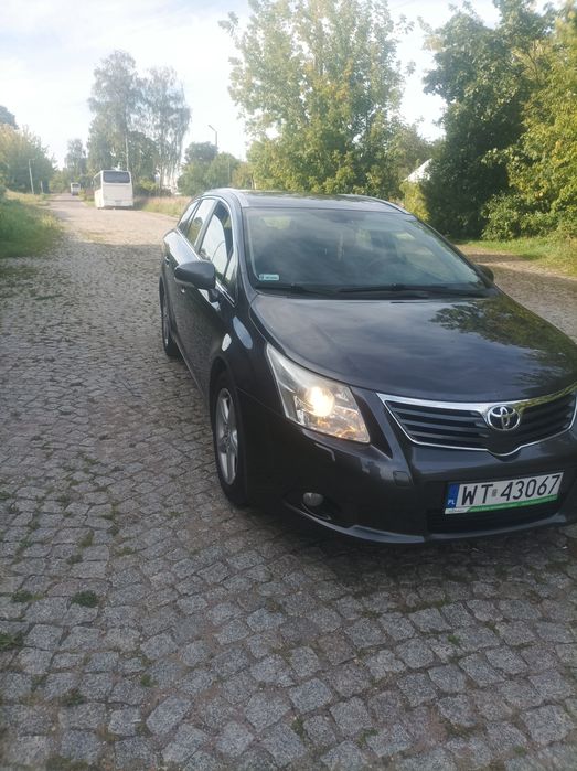 Toyota Avensis benzyna