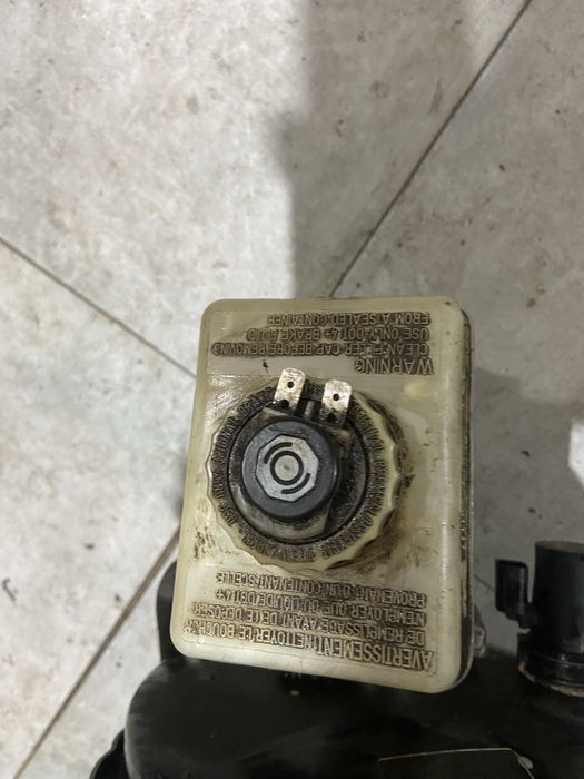 Вакуумник тормозов  разом з циліндром Мерседес МЛ 163