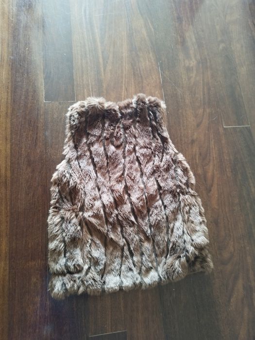 Coletes de menina em pelo fofo