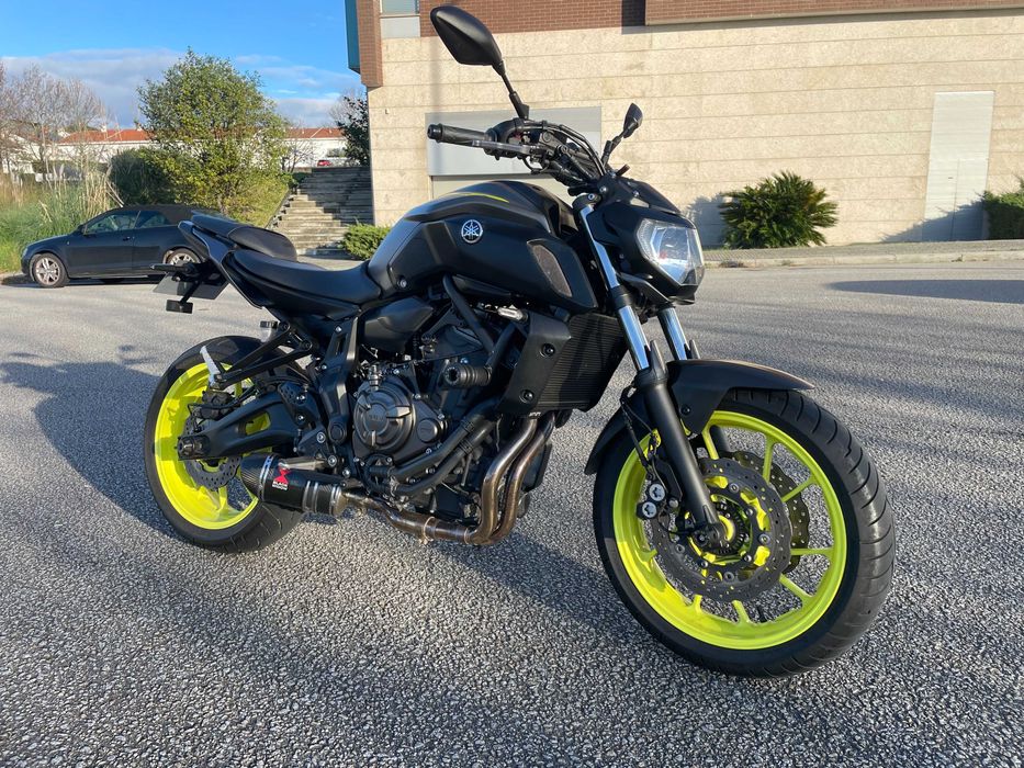 Yamaha MT 07 (com extras)