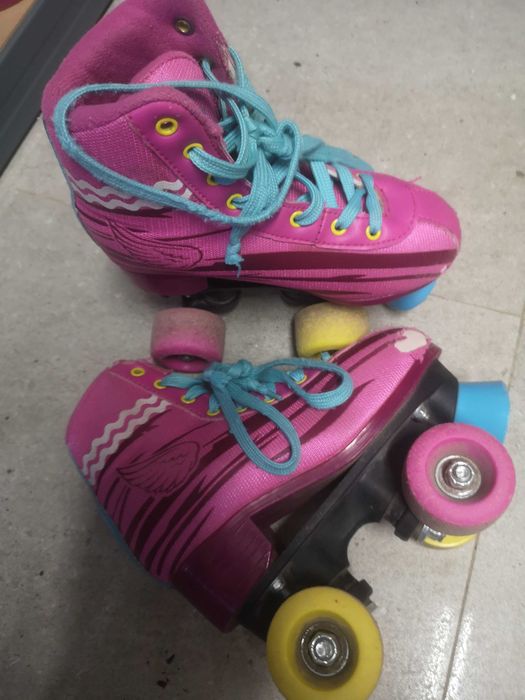 2 pares de patins de diferentes números