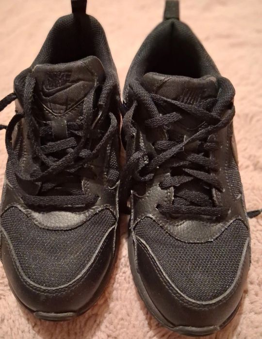 Adidasy Nike nr. 36.5 czarne grubsze materiałowe casual basic alternat
