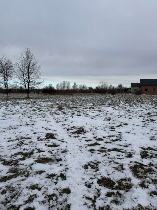 Будинок із земельною ділянкою. Старий будинок під реконструкцію.