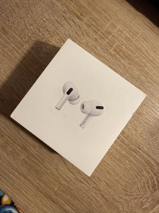 Apple Airpods Pro (2022) MagSafe i etui +słuchawki  (z wada fabryczna)