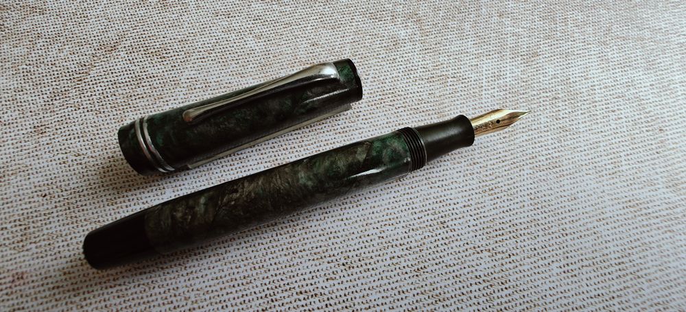 Włoskie pióro wieczne marble przyciskowe