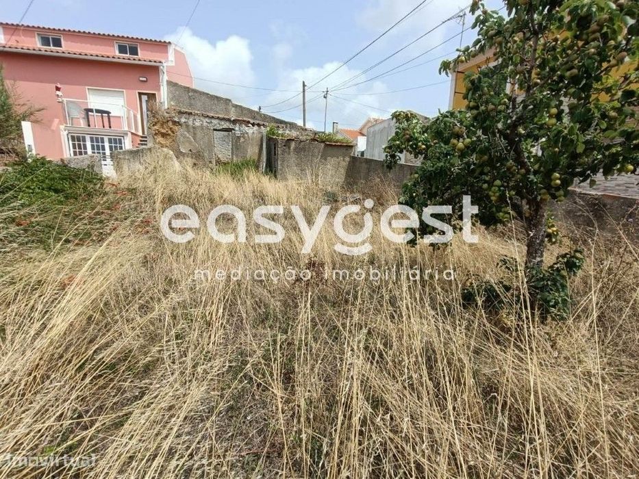 Terreno Urbano com projeto pré aprovado para construir Moradia T2