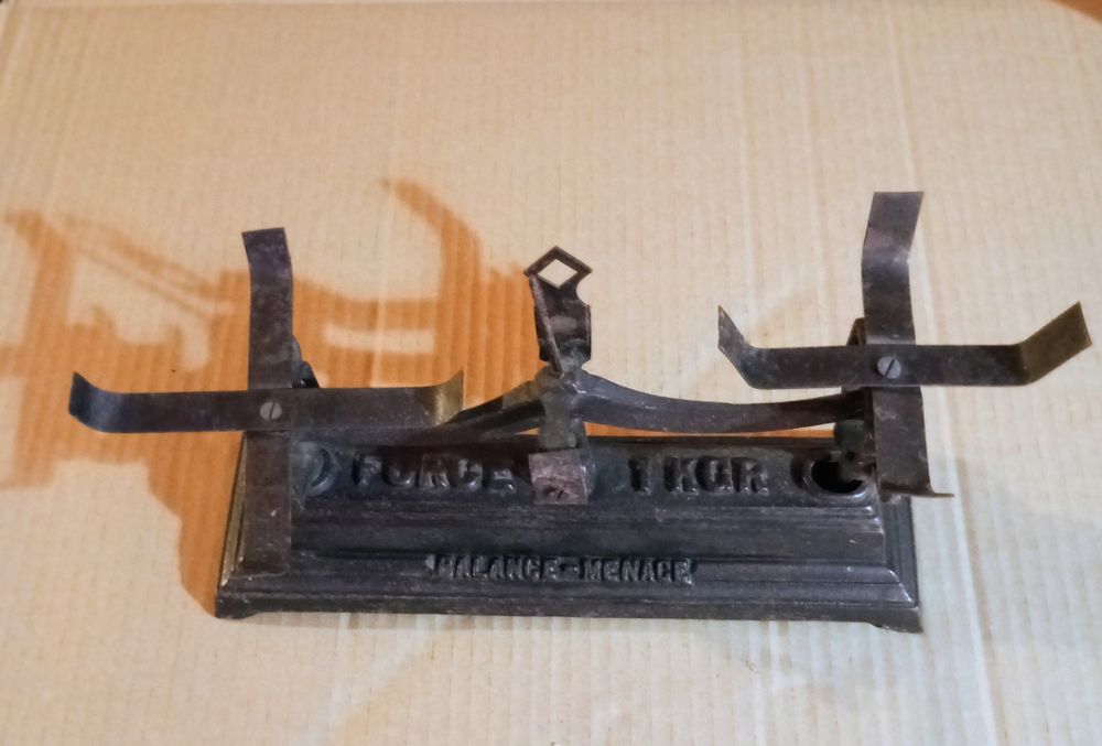 Balança de pratos antiga