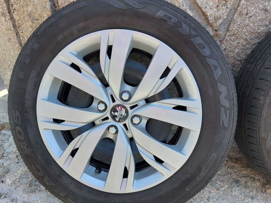 Jantes de ferro com pneus 15 + tampas peugeot