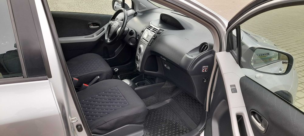 Тойота Ярис 2006г на автомате от первого владельца