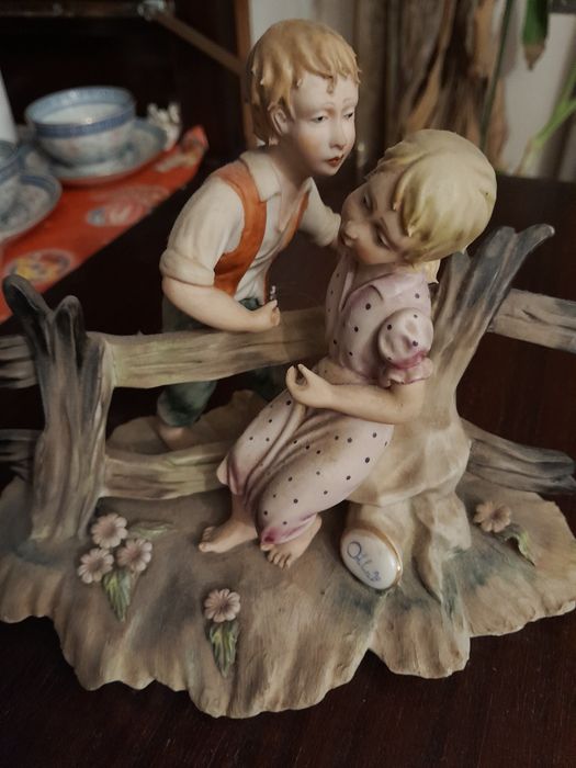 Estatueta antiga em bom estado