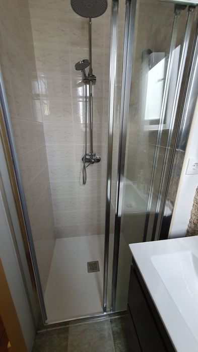 Alugo quarto em t 2