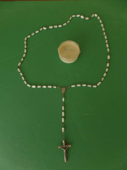 Terço com caixa de Contas Brancas (AX-1)